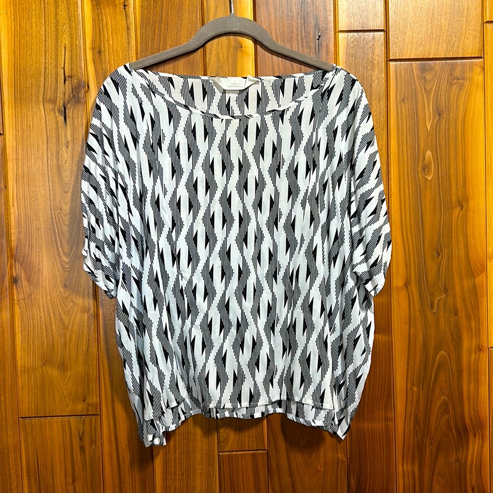Thakoon Addition short sleeve white and black print 100% rayon shirt